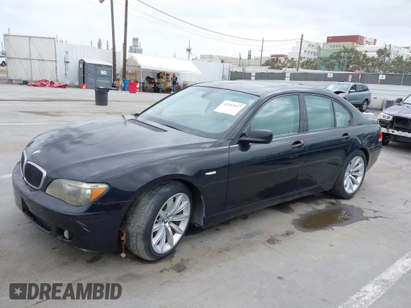 2006 BMW 7 Series 750i z VIN WBAHL83596DT01154, wystawiony jako IAAI lot #42353117 z przebiegiem 129 771 mil mil oraz . Historia ofert i sprzedaży dostępna na DreamBid. Obrazek 2.
