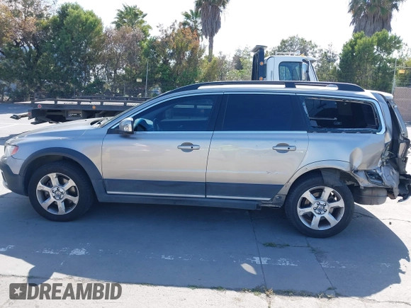 2011 Volvo XC70 3.2L with VIN YV4940BZ0B1095869, listed as a IAAI auction lot 42152626 with 133,696 mi miles and . Bid and sale history available at DreamBid. Image 14.