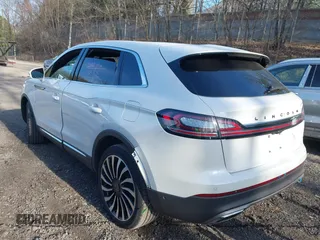 2023 Lincoln Nautilus Black Label z VIN 2LMPJ9JP1PBL28970, wystawiony jako IAAI lot #42091191 z przebiegiem 15 276 mil mil oraz . Historia ofert i sprzedaży dostępna na DreamBid. Obrazek 3.