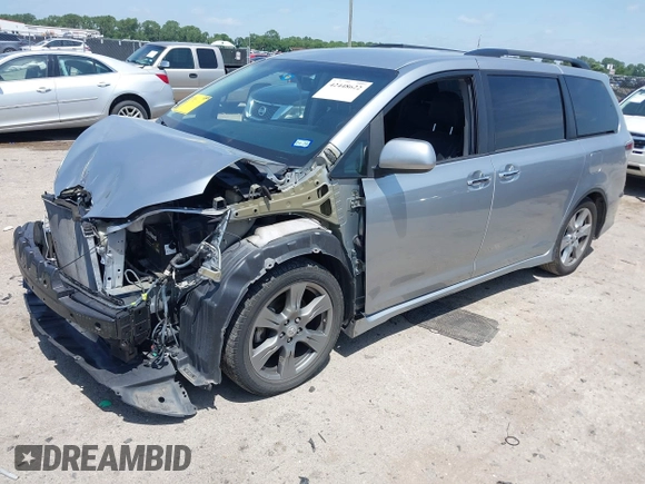 2017 Toyota Sienna SE z VIN 5TDXZ3DC2HS873638, wystawiony jako IAAI lot #42448622 z przebiegiem 55 568 mil mil oraz . Historia ofert i sprzedaży dostępna na DreamBid. Obrazek 2.