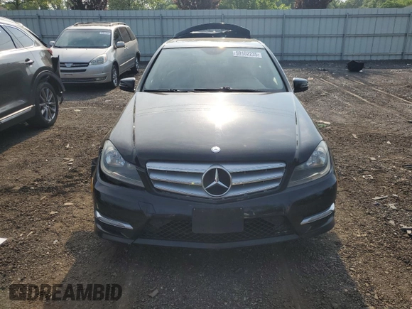 2013 Mercedes-Benz C 300 Sport z VIN WDDGF8AB5DR260851, wystawiony jako Copart lot #59102235 z przebiegiem 120 678 mil mil oraz Szkoda całkowita • Salvage title. Historia ofert i sprzedaży dostępna na DreamBid. Obrazek 5.