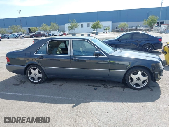 1993 Mercedes-Benz 500 z VIN WDBGA51E5PA138123, wystawiony jako IAAI lot #42012923 z przebiegiem 141 594 mil mil oraz . Historia ofert i sprzedaży dostępna na DreamBid. Obrazek 14.