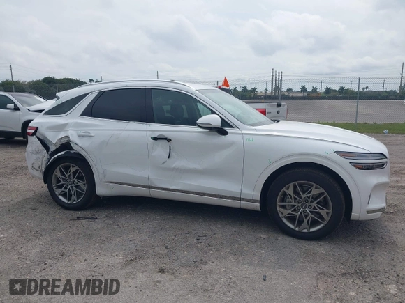 2025 Genesis GV70 2.5T with VIN 5NMMADTB1SH024717, listed as a IAAI auction lot 41577463 with 7,527 mi miles and . Bid and sale history available at DreamBid. Image 13.