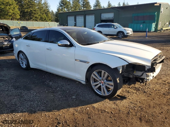 2014 Jaguar XJ with VIN SAJWJ2GD2E8V61998, listed as a Copart auction lot 42962645 with 101,609 mi miles and Salvage Title. Bid and sale history available at carsss.com. Image 4.