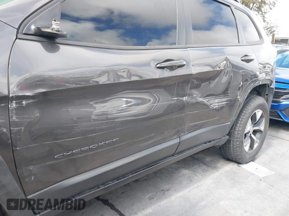 2018 Jeep Cherokee Trailhawk with VIN 1C4PJMBX0JD534722, listed as a IAAI auction lot 41557426 with 109,429 mi miles and . Bid and sale history available at DreamBid. Image 6.