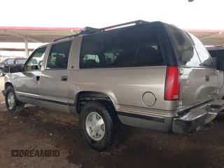1999 Chevrolet Suburban with VIN 3GNEC16R8XG145731, listed as a IAAI auction lot 41546754 with 204,902 mi miles. Bid and sale history available at carsss.com. Image 3.