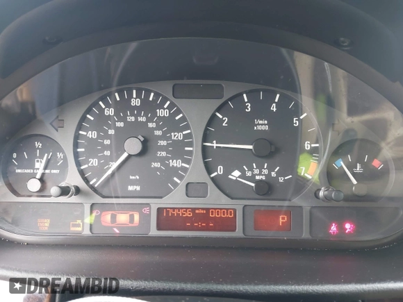 2005 BMW 3 Series 325i с VIN WBAEV33425KW19294, выставлен на аукционе IAAI как лот 42332070 с пробегом 174 456 миль миль и . История ставок и продаж доступна на DreamBid. Изображение 7.