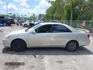 2005 Toyota Camry LE z VIN 4T1BE30K35U510738, wystawiony jako IAAI lot #42275360 z przebiegiem 184 054 mil mil oraz . Historia ofert i sprzedaży dostępna na DreamBid. Obrazek 14.