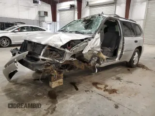 2007 GMC Envoy SLE z VIN 1GKDT13S172300399, wystawiony jako Copart lot #56978495 z przebiegiem 239 862 mil mil oraz Nie do naprawy. Historia ofert i sprzedaży dostępna na DreamBid. Obrazek 1.