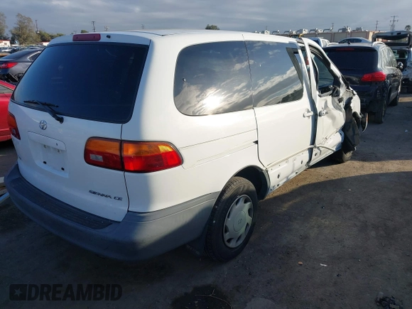2000 Toyota Sienna CE with VIN 4T3GF19CXYU297351, listed as a IAAI auction lot 41086347 with 40,258 mi miles. Bid and sale history available at carsss.com. Image 4.