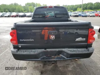 2008 Dodge Dakota z VIN 1D7HW38K28S592709, wystawiony jako Copart lot #55326725 z przebiegiem 193 137 mil mil oraz Szkody całkowita. Historia ofert i sprzedaży dostępna na DreamBid. Obrazek 6.