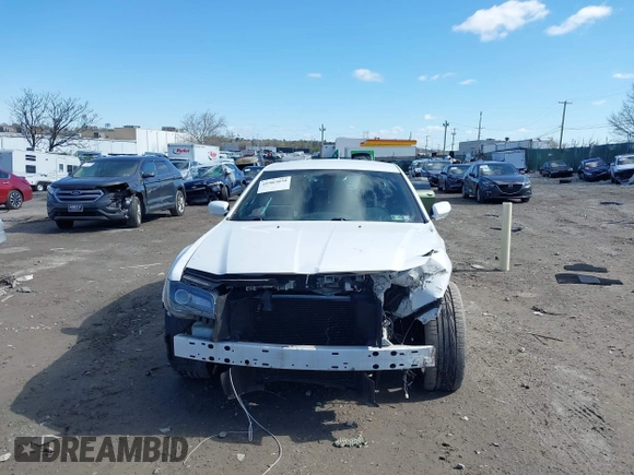 2019 Chrysler 300 S z VIN 2C3CCABG6KH659109, wystawiony jako IAAI lot #41987079 z przebiegiem Nie podano mil oraz . Historia ofert i sprzedaży dostępna na DreamBid. Obrazek 13.