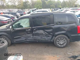 2014 Chrysler Town & Country Touring-L with VIN 2C4RC1CG5ER347141, listed as a IAAI auction lot 41948572 with 133,495 mi miles. Bid and sale history available at carsss.com. Image 14.