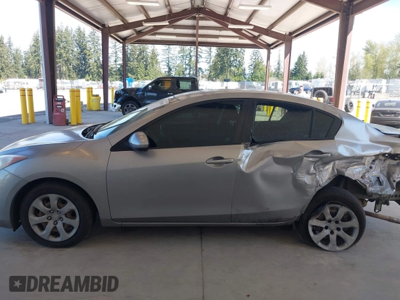 2011 Mazda Mazda3 i Sport with VIN JM1BL1UF4B1433743, listed as a IAAI auction lot 42021606 with 116,288 mi miles. Bid and sale history available at carsss.com. Image 13.
