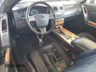 2008 Cadillac XLR z VIN 1G6YV36AX85600306, wystawiony jako Copart lot #77781444 z przebiegiem 123 082 mil mil oraz Tytuł czysty. Historia ofert i sprzedaży dostępna na DreamBid. Obrazek 8.