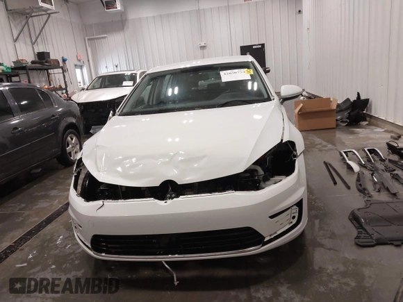 2019 Volkswagen Golf SE z VIN WVWKR7AU2KW907826, wystawiony jako IAAI lot #42030754 z przebiegiem 34 608 mil mil oraz . Historia ofert i sprzedaży dostępna na DreamBid. Obrazek 13.