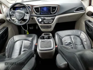 2017 Chrysler Pacifica Touring L Plus z VIN 2C4RC1EG6HR840098, wystawiony jako Copart lot #55848335 z przebiegiem 233 269 mil mil oraz Szkoda całkowita • Salvage title. Historia ofert i sprzedaży dostępna na DreamBid. Obrazek 8.