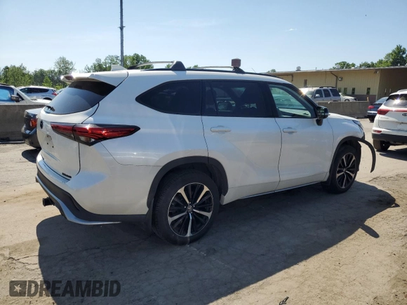 2021 Toyota Highlander XSE with VIN 5TDLZRBH3MS141044, listed as a Copart auction lot 61994305 with 110,099 mi miles and Salvage title. Bid and sale history available at DreamBid. Image 3.