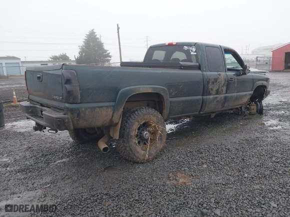 2003 Chevrolet Silverado 2500HD LS with VIN 1GCHK29U23E244349, listed as a IAAI auction lot 41338303 with 213,568 mi miles. Bid and sale history available at carsss.com. Image 4.