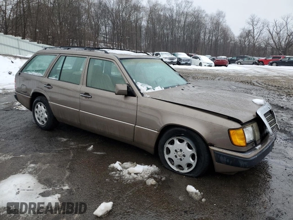 1992 Mercedes-Benz 300 with VIN WDBEA90E9NF223207, listed as a Copart auction lot 44739805 with 210,394 mi miles and Non Repairable. Bid and sale history available at DreamBid. Image 4.