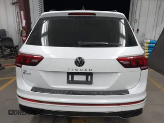 2024 Volkswagen Tiguan SE R-Line Black с VIN 3VVCB7AX2RM231148, выставлен на аукционе IAAI как лот 42275967 с пробегом 6 623 миль миль и . История ставок и продаж доступна на DreamBid. Изображение 16.