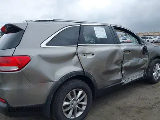 2016 Kia Sorento LX with VIN 5XYPG4A35GG149678, listed as a IAAI auction lot 41478731 with 128,895 mi miles. Bid and sale history available at carsss.com. Image 18.
