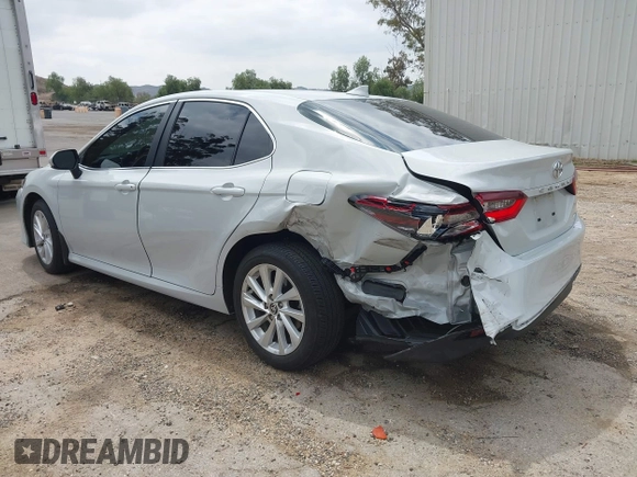 2024 Toyota Camry LE z VIN 4T1C11AK9RU228788, wystawiony jako IAAI lot #42108189 z przebiegiem 26 359 mil mil oraz . Historia ofert i sprzedaży dostępna na DreamBid. Obrazek 3.