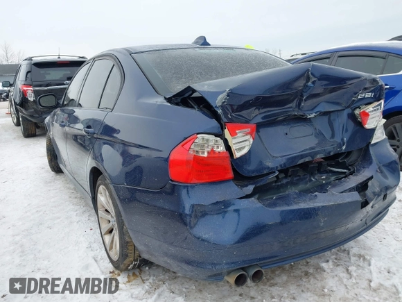 2011 BMW 3 Series 328i xDrive with VIN WBAPK7C59BA821214, listed as a IAAI auction lot 41293463 with 159,226 mi miles. Bid and sale history available at carsss.com. Image 3.