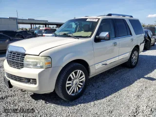2008 Lincoln Navigator with VIN 5LMFU28588LJ12722, listed as a Copart auction lot 43699975 with 218,882 mi miles and Salvage Title. Bid and sale history available at carsss.com. Image 1.