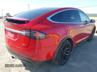 2016 Tesla Model X 70D z VIN 5YJXCAE27GF021994, wystawiony jako IAAI lot #41976475 z przebiegiem 70 771 mil mil oraz . Historia ofert i sprzedaży dostępna na DreamBid. Obrazek 4.