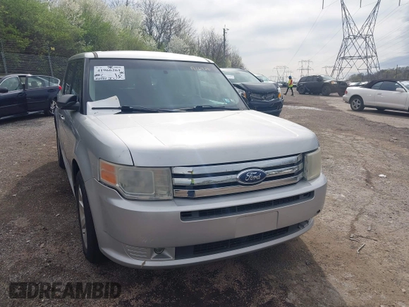 2009 Ford Flex SE with VIN 2FMDK51C09BA16935, listed as a IAAI auction lot 41966261 with 205,987 mi miles. Bid and sale history available at carsss.com. Image 6.