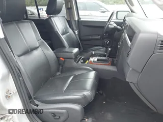2008 Jeep Commander Limited with VIN 1J8HG58N68C124949, listed as a IAAI auction lot 40725093 with 180,307 mi miles. Bid and sale history available at carsss.com. Image 5.