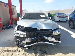2019 BMW 5 Series 540i z VIN WBAJE5C56KWE66414, wystawiony jako IAAI lot #42200421 z przebiegiem 30 938 mil mil oraz . Historia ofert i sprzedaży dostępna na DreamBid. Obrazek 6.