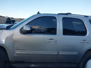 2014 Chevrolet Tahoe LS z VIN 1GNSKAE04ER122811, wystawiony jako IAAI lot #40936688 z przebiegiem 217 197 mil mil oraz . Historia ofert i sprzedaży dostępna na DreamBid. Obrazek 15.