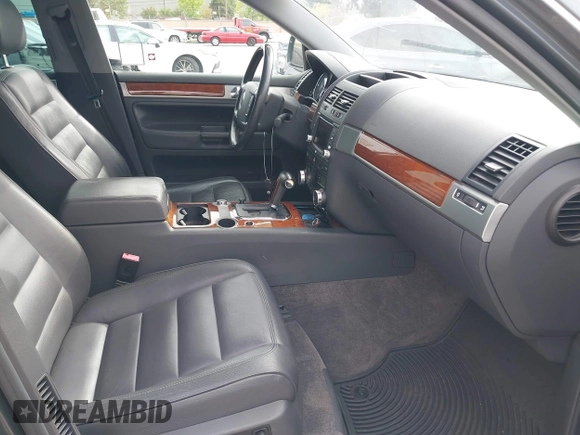 2005 Volkswagen Touareg 3.2L V6 with VIN WVGZG77L55D071024, listed as a IAAI auction lot 42111205 with 204,417 mi miles and . Bid and sale history available at DreamBid. Image 5.