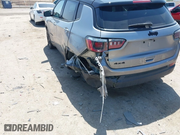 2018 Jeep Compass Latitude with VIN 3C4NJDBB3JT304145, listed as a IAAI auction lot 42008241 with 52,642 mi miles and . Bid and sale history available at DreamBid. Image 6.