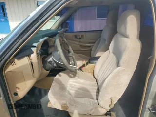 2001 Chevrolet S-10 LS with VIN 1GCCS19501K161711, listed as a Copart auction lot 69630884 with 318,975 mi miles and Salvage Title. Bid and sale history available at DreamBid. Image 7.
