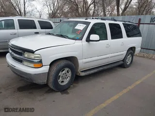 2003 Chevrolet Suburban Z71 with VIN 3GNFK16Z43G335561, listed as a IAAI auction lot 41901703 with 289,564 mi miles. Bid and sale history available at carsss.com. Image 2.