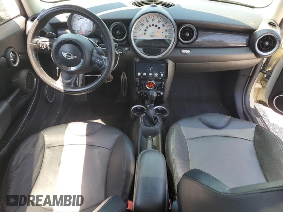 2014 MINI Clubman S z VIN WMWZG3C50ET801008, wystawiony jako Copart lot #57430295 z przebiegiem 145 264 mil mil oraz Szkoda całkowita • Salvage title. Historia ofert i sprzedaży dostępna na DreamBid. Obrazek 8.