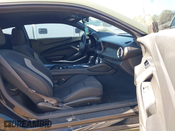 2017 Chevrolet Camaro 1SS z VIN 1G1FF1R72H0172498, wystawiony jako IAAI lot #41493053 z przebiegiem 115 465 mil mil oraz . Historia ofert i sprzedaży dostępna na DreamBid. Obrazek 5.