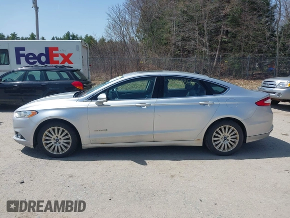 2013 Ford Fusion SE Hybrid with VIN 3FA6P0LU7DR196888, listed as a IAAI auction lot 42156366 with 393,358 mi miles. Bid and sale history available at carsss.com. Image 12.