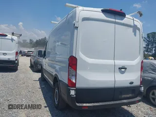 2020 Ford Transit Cargo z VIN 1FTBR1C8XLKB52205, wystawiony jako IAAI lot #42514128 z przebiegiem 103 583 mil mil oraz . Historia ofert i sprzedaży dostępna na DreamBid. Obrazek 3.