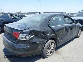 2015 Volkswagen Jetta SE z VIN 3VWD07AJ1FM284890, wystawiony jako IAAI lot #42328592 z przebiegiem 92 880 mil mil oraz . Historia ofert i sprzedaży dostępna na DreamBid. Obrazek 4.