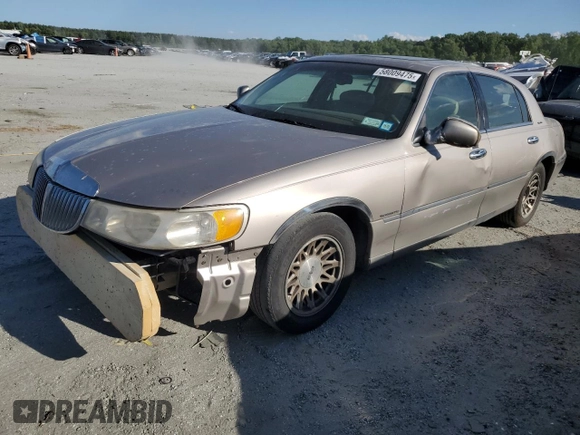 1999 Lincoln Town Car Signature z VIN 1LNHM82W7XY626305, wystawiony jako Copart lot #58009475 z przebiegiem Nie podano mil oraz Szkoda całkowita • Salvage title. Historia ofert i sprzedaży dostępna na DreamBid. Obrazek 1.