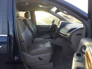 2011 Chrysler Town & Country Limited with VIN 2A4RR6DG4BR716460, listed as a IAAI auction lot 41073221 with 136,779 mi miles. Bid and sale history available at carsss.com. Image 5.