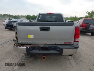 2009 GMC Sierra 2500HD SLE z VIN 1GTHK59K59E136509, wystawiony jako IAAI lot #42308626 z przebiegiem 127 256 mil mil oraz . Historia ofert i sprzedaży dostępna na DreamBid. Obrazek 17.