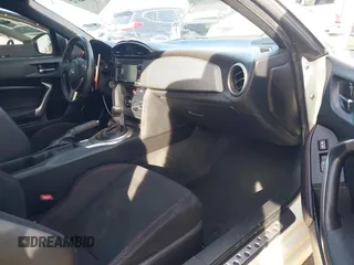 2015 Scion FR-S z VIN JF1ZNAA13F8713996, wystawiony jako IAAI lot #41189792 z przebiegiem 92 730 mil mil oraz . Historia ofert i sprzedaży dostępna na DreamBid. Obrazek 5.