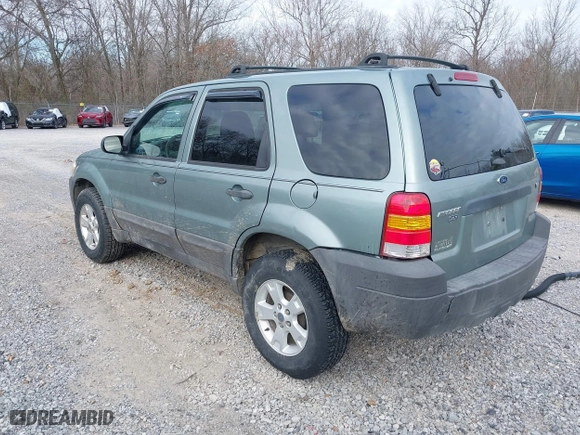 2007 Ford Escape XLT with VIN 1FMYU03107KA50631, listed as a IAAI auction lot 41374784 with 174,870 mi miles. Bid and sale history available at carsss.com. Image 3.