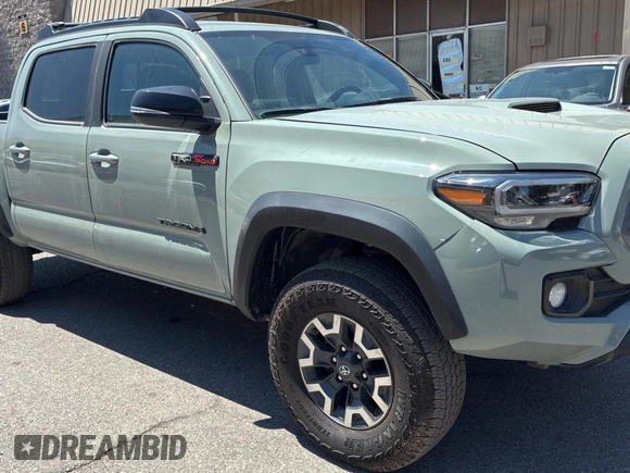 2023 Toyota Tacoma SR5 z VIN 3TMAZ5CN3PM210839, wystawiony jako Copart lot #56557005 z przebiegiem 17 767 mil mil oraz Czysty tytuł • Clean title. Historia ofert i sprzedaży dostępna na DreamBid. Obrazek 1.