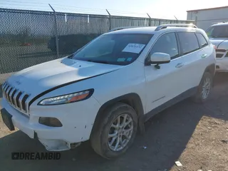 2016 Jeep Cherokee Latitude with VIN 1C4PJMCB1GW204412, listed as a IAAI auction lot 42031132 with 228,442 mi miles and . Bid and sale history available at carsss.com. Image 2.
